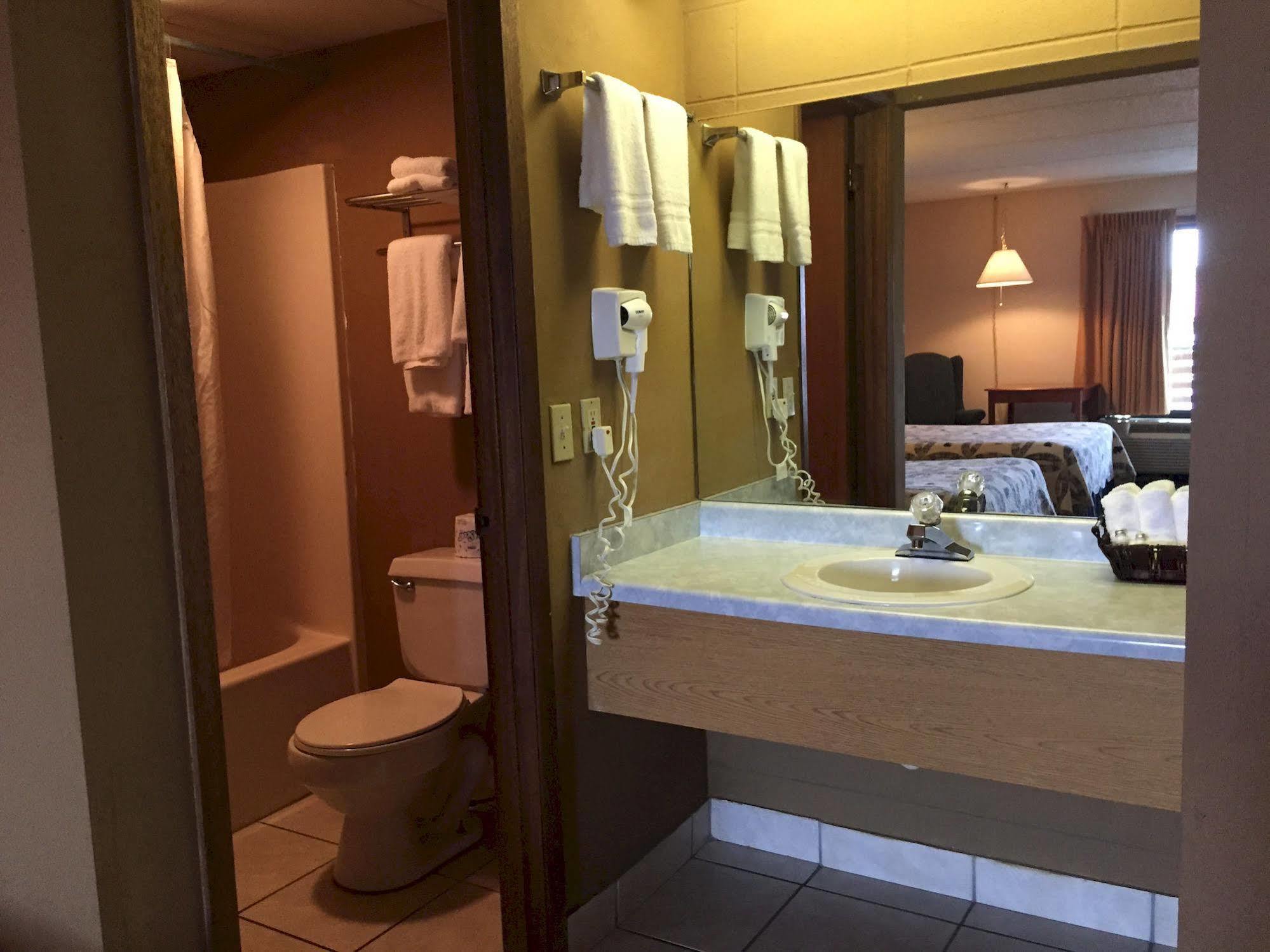 Mountain Breeze Motel Пиджен Фордж Екстериор снимка