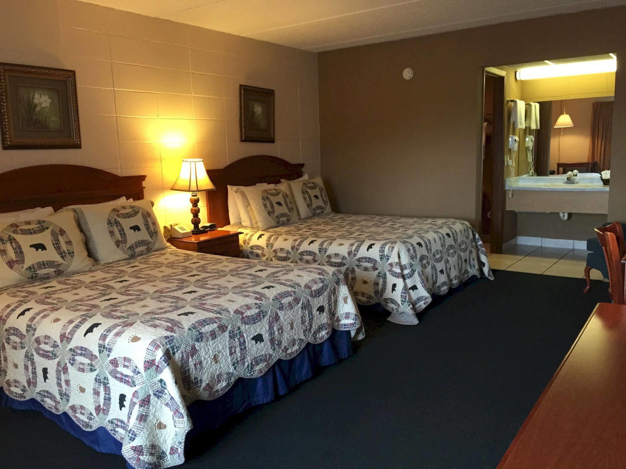 Mountain Breeze Motel Пиджен Фордж Екстериор снимка
