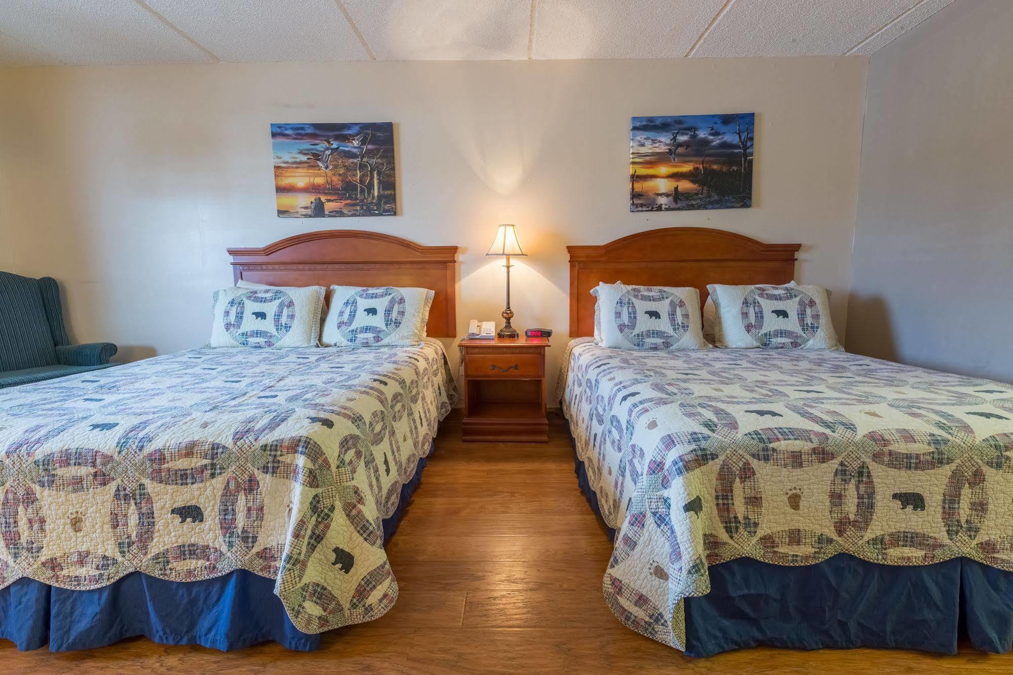 Mountain Breeze Motel Пиджен Фордж Екстериор снимка