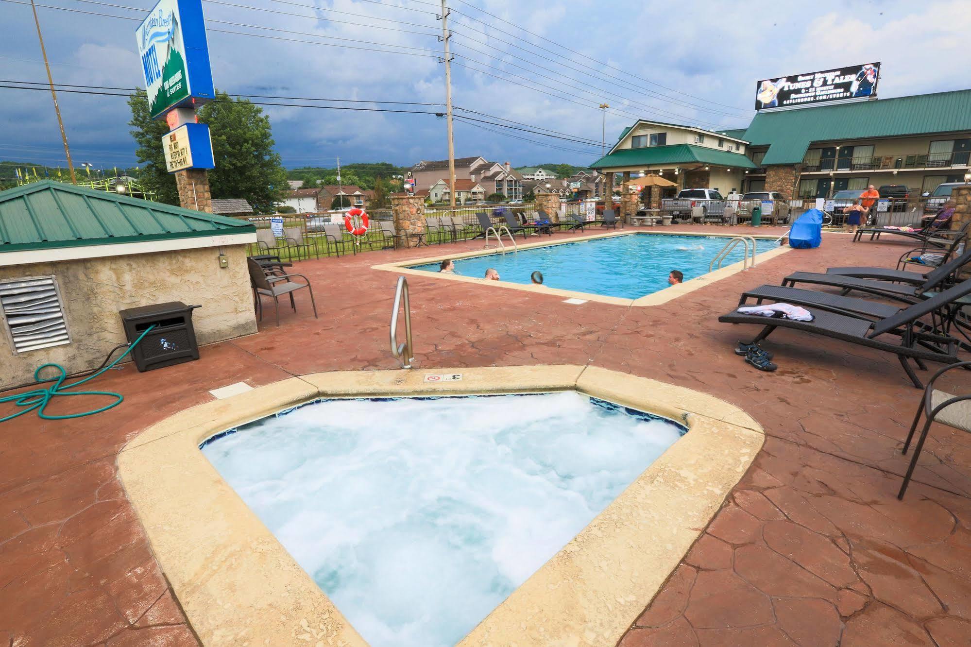 Mountain Breeze Motel Пиджен Фордж Екстериор снимка