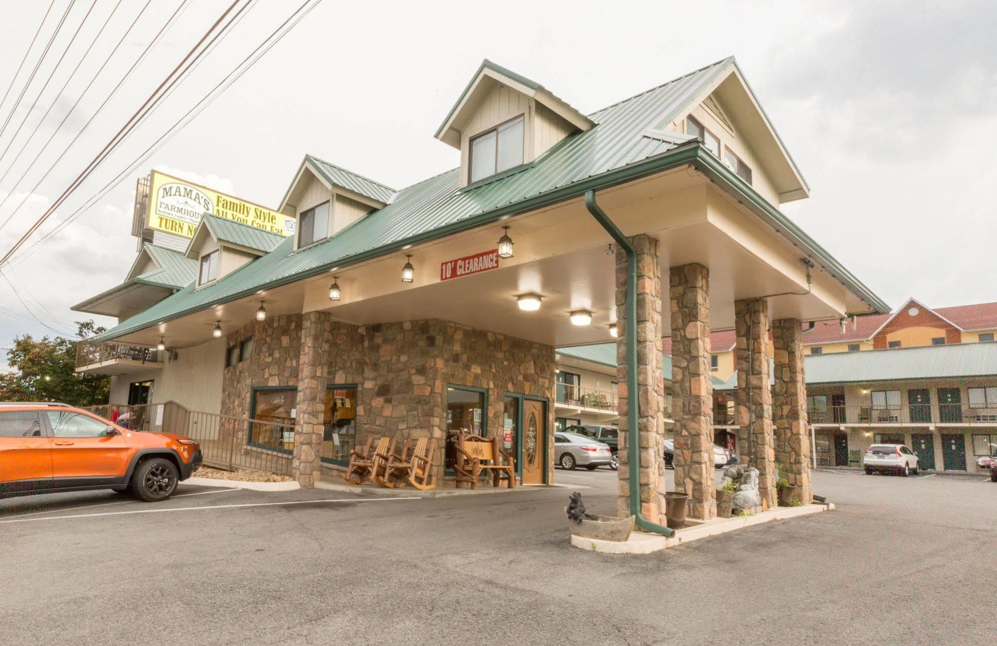 Mountain Breeze Motel Пиджен Фордж Екстериор снимка