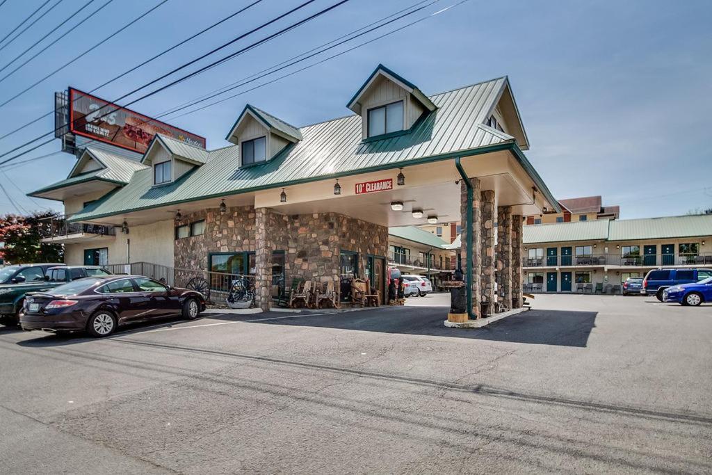 Mountain Breeze Motel Пиджен Фордж Екстериор снимка
