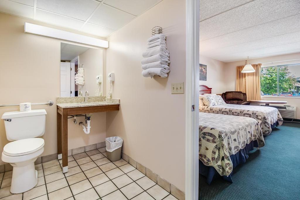 Mountain Breeze Motel Пиджен Фордж Екстериор снимка